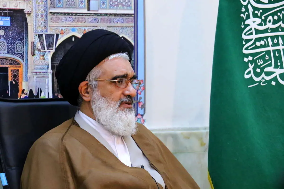 امام جمعه قم: افراد هم‌جنس واکسن‌ها را تزریق کنند