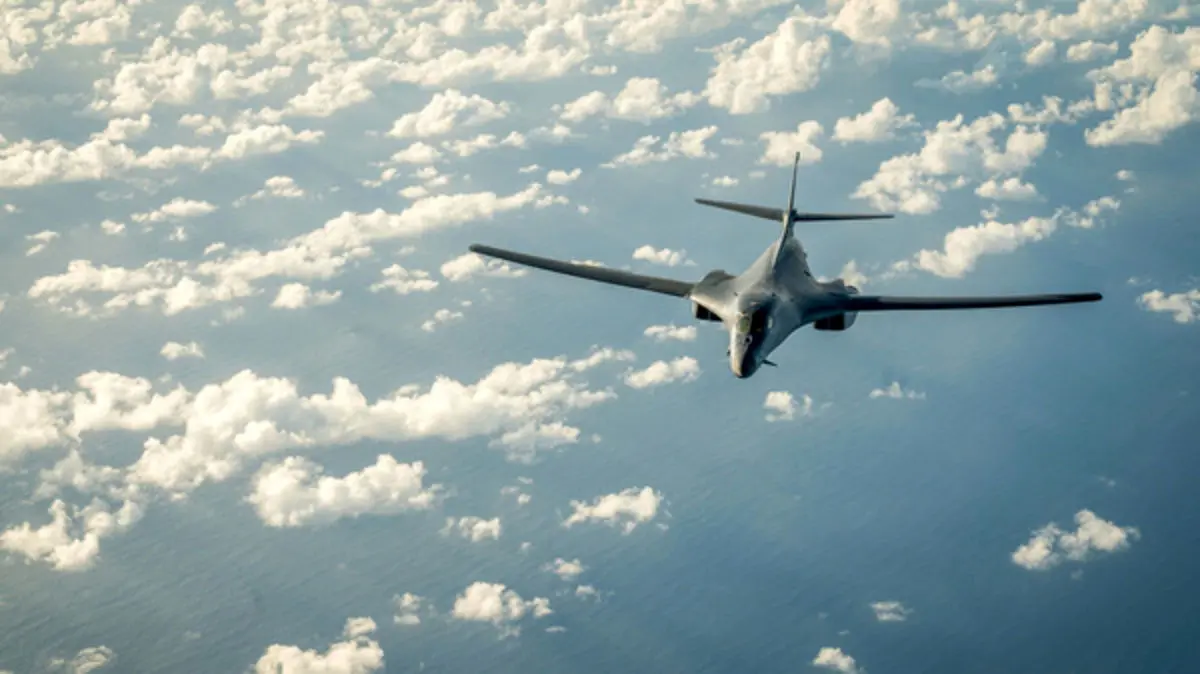 رهگیری بمب‌افکن آمریکایی توسط جنگنده روس