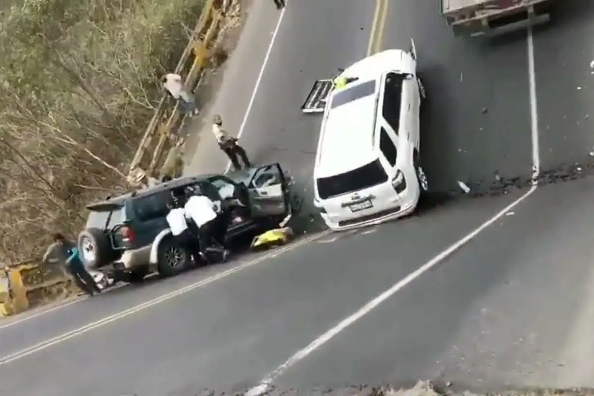 (ویدئو) نصف شدن پل حادثه آفرید!