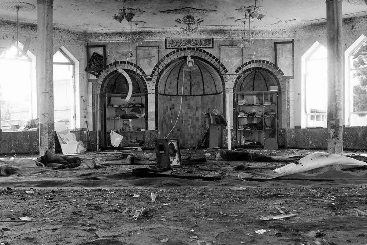 (ویدئو) لحظه انفجاری انتحاری در مسجد فاطمیه قندهار
