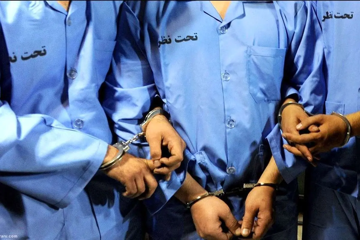 (ویدئو) دستگیری ۴ سارق که با لباس پلیس به طلافروشی زدند