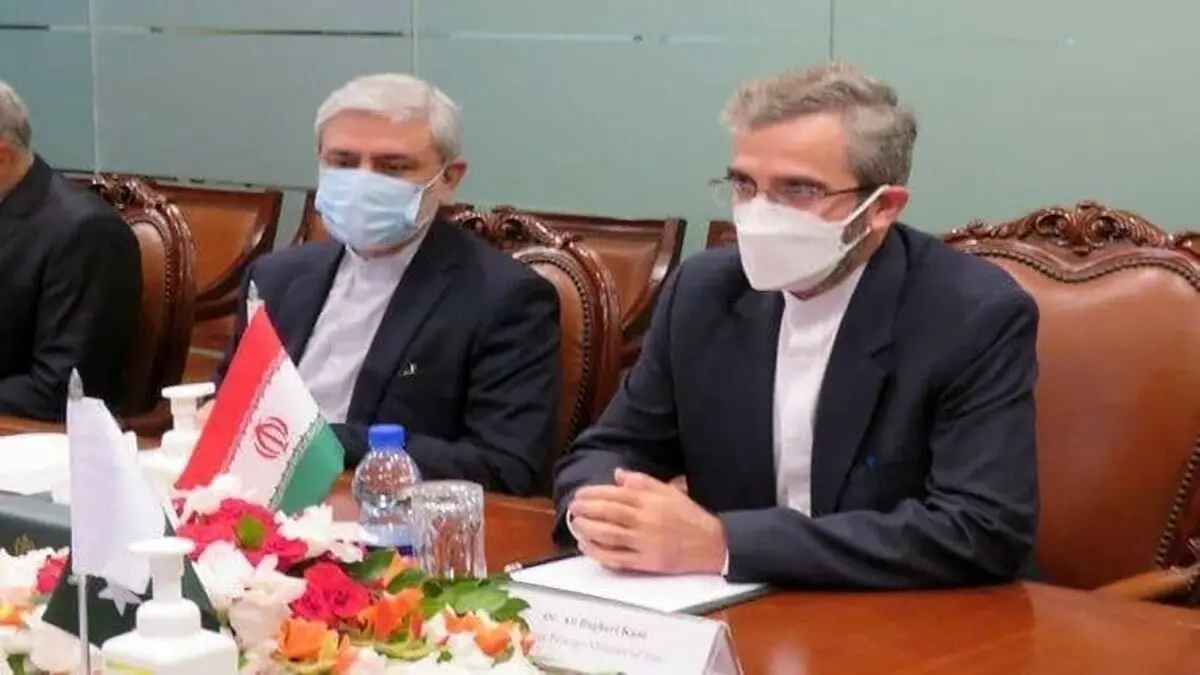 اتفاقی عجیب؛ پرچم ایران وارونه روی میز مذاکره قرار گرفت