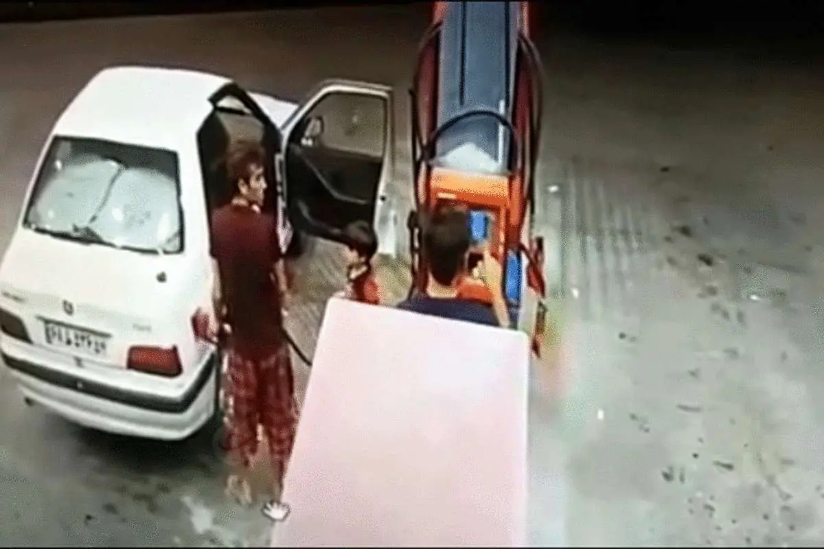 (ویدئو) آتش‌سوزی در پمپ بنزین به علت استفاده از تلفن همراه
