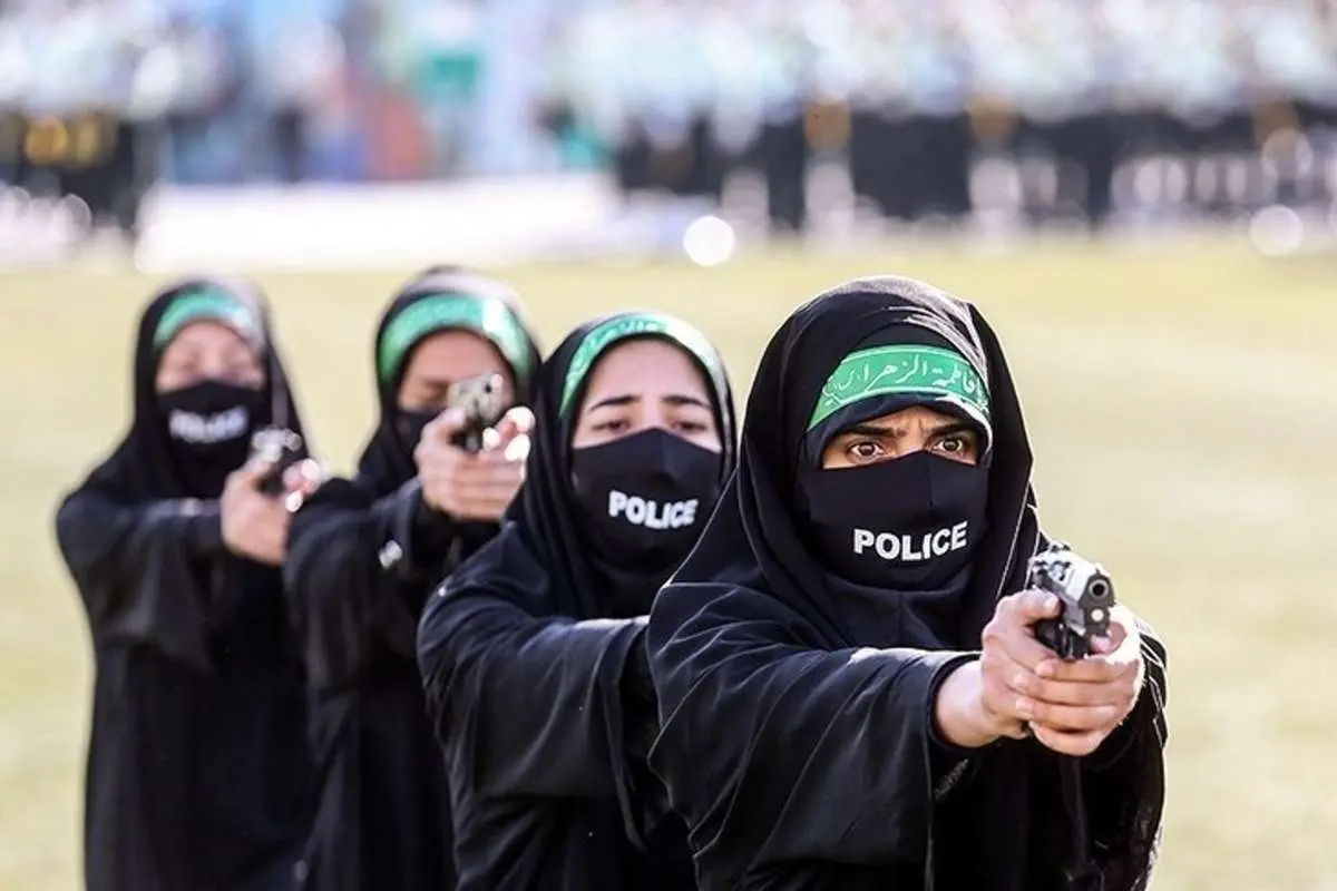 (تصاویر) یگان زنان پلیس در صبحگاه مشترک نیروی انتظامی