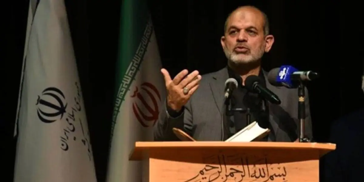 واکنش وزیر کشور به سیلی خوردن استاندار