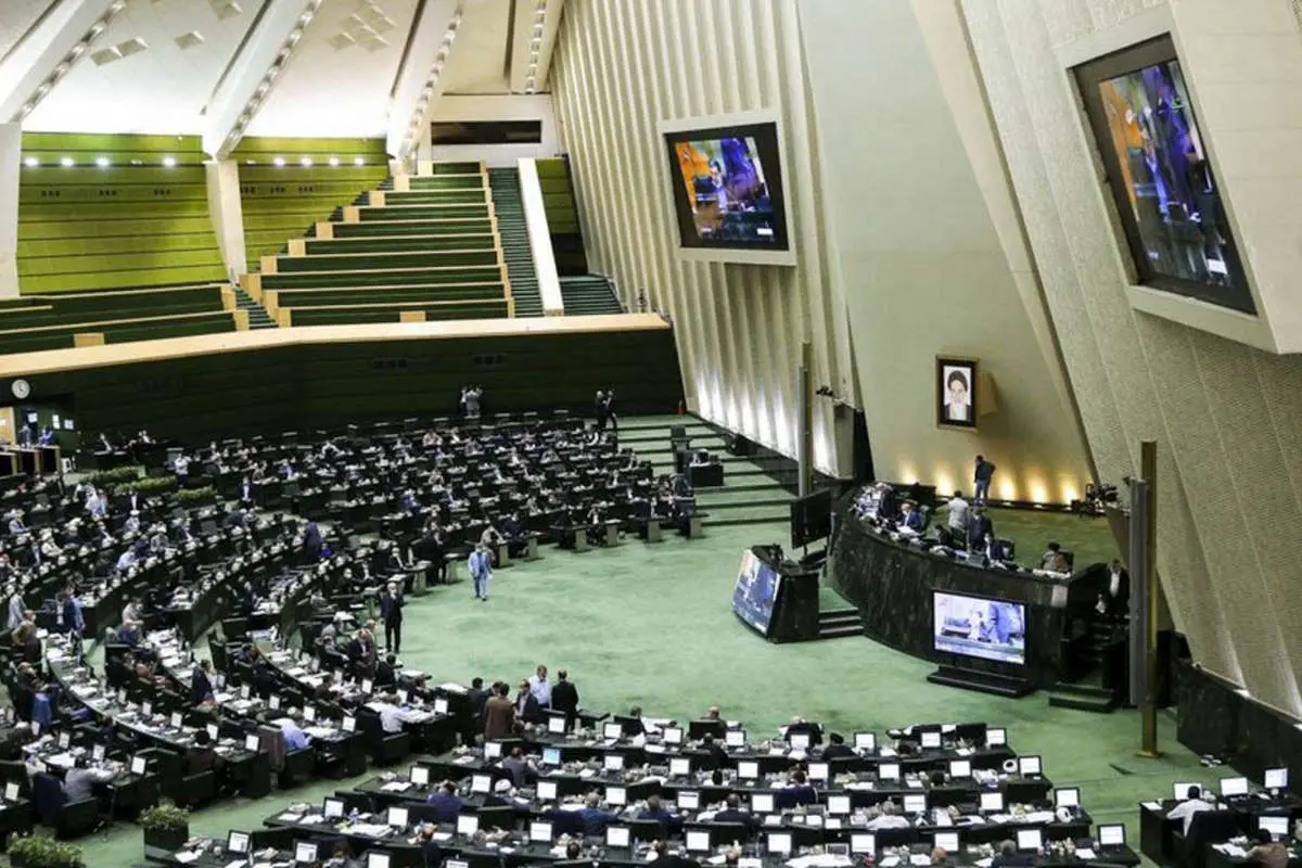 چرا مجلس انقلابی به مراسم جشن تولد انریکه مورا انتقاد نکرد؟