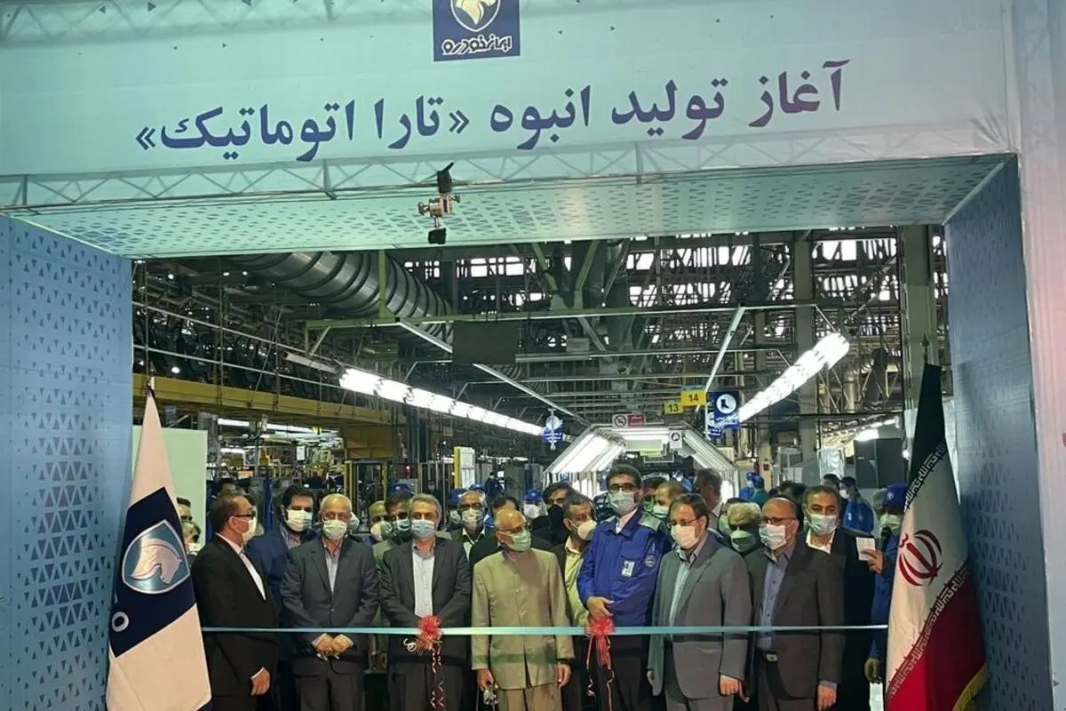 (ویدئو) شعرخوانی عجیب یکی از کارکنان ایران خودرو در حضور وزیر