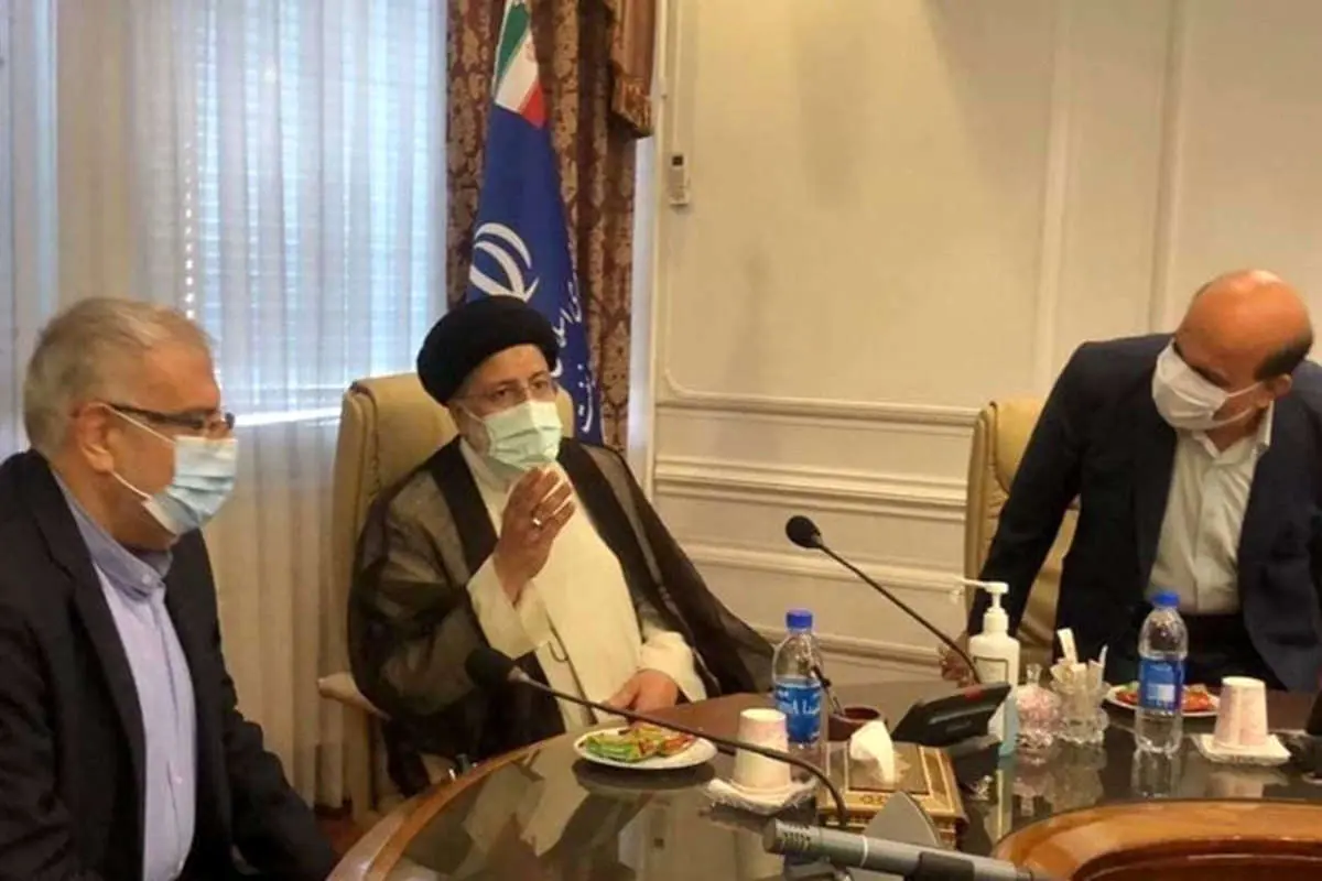 (ویدئو) حضور رئیسی در وزارت نفت و عذرخواهی وزیر نفت