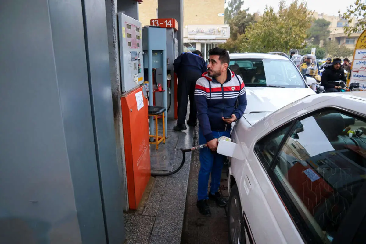 (ویدئو) رئیسی به پمپ بنزین رفت