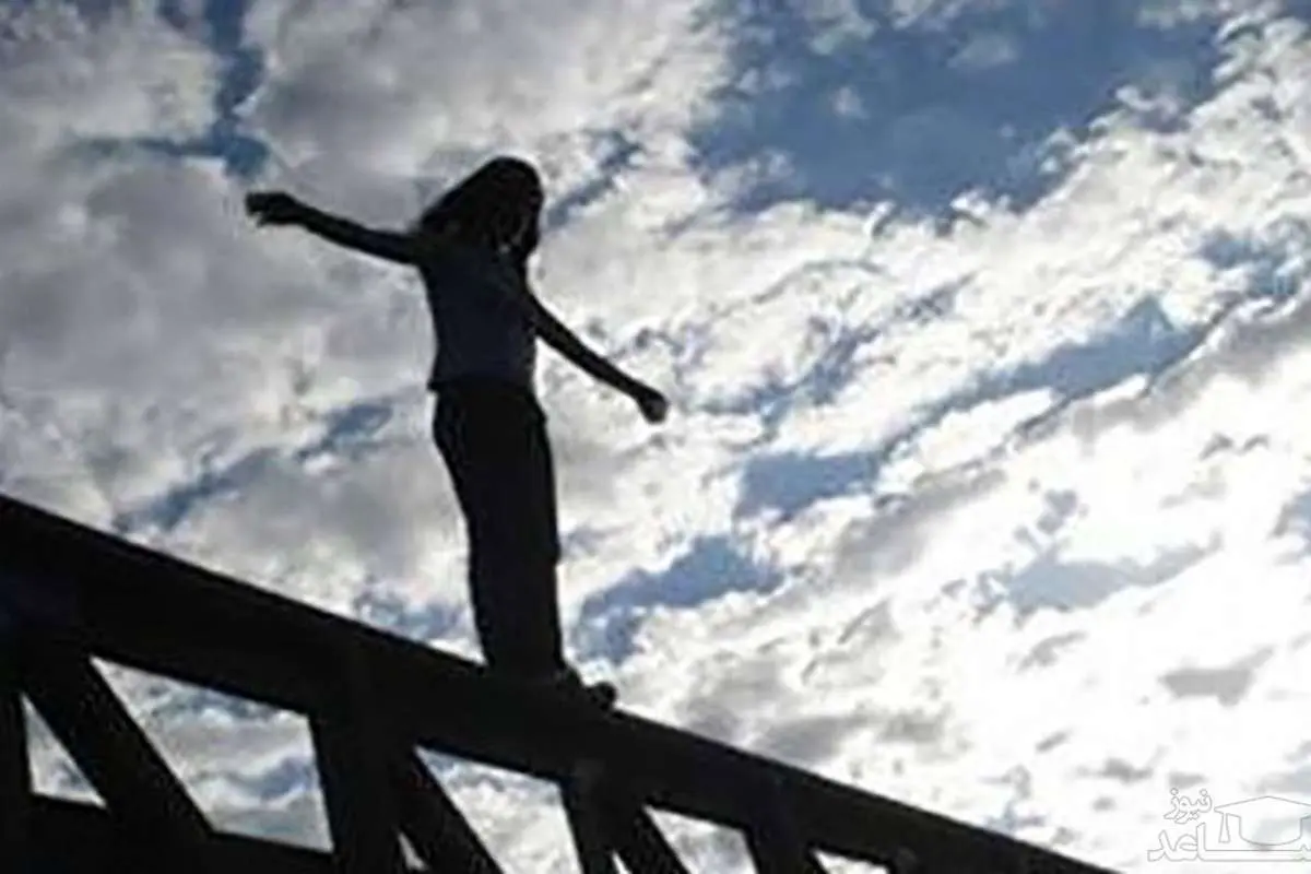 (ویدئو) خودکشی زن چینی از ساختمان چند طبقه