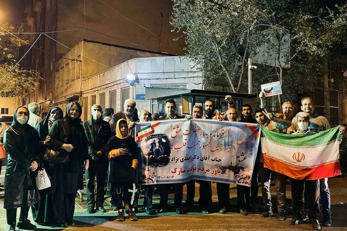 (تصاویر) جشن تولد محمود احمدینژاد در محله نارمک!