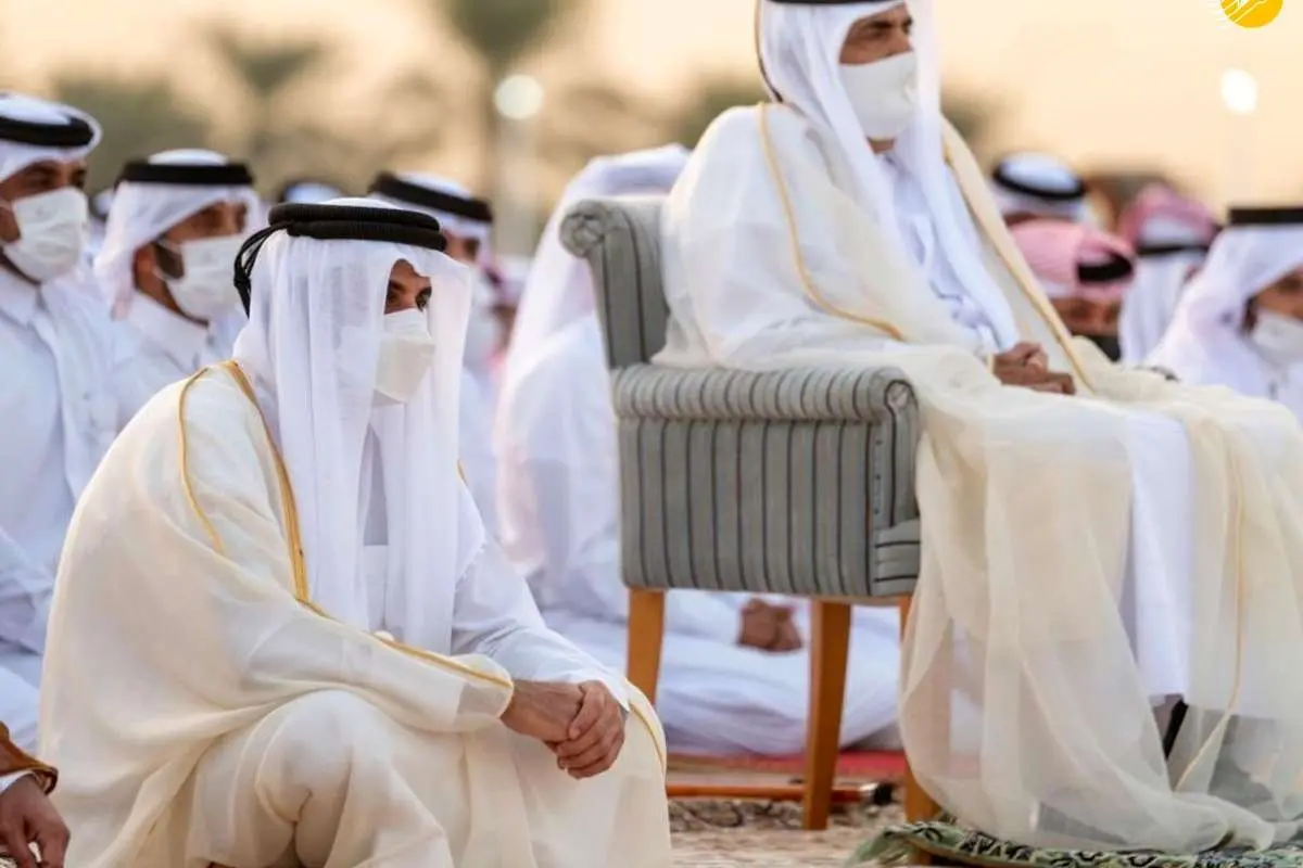 (ویدئو) عبای وارونه امیر قطر خبرساز شد
