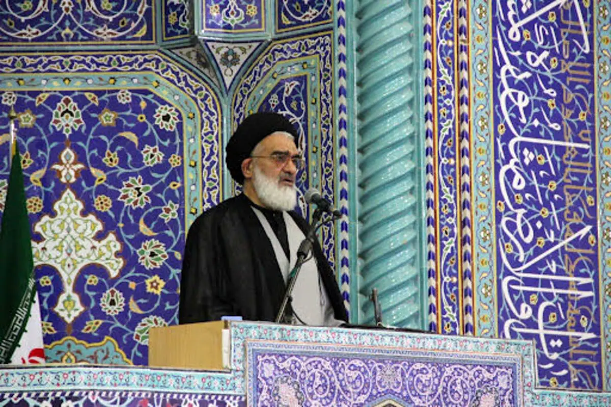 خطیب جمعه قم: حفظ حجاب برای اهالی قم واجب‌تر است