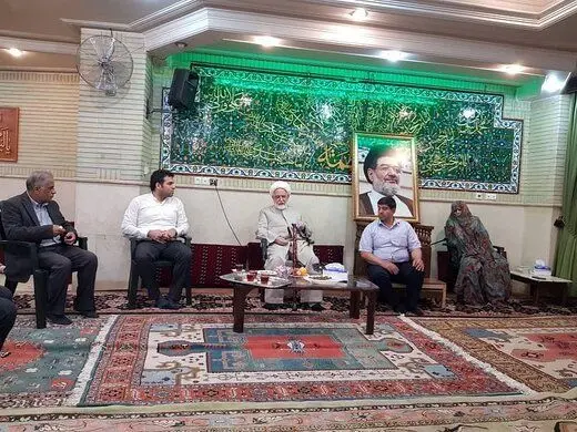 (تصاویر) دیدار کروبی با خانواده سیدعلی اکبر محتشمی‌پور