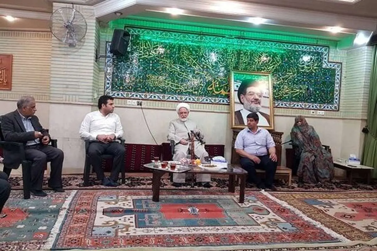 (تصاویر) دیدار کروبی با خانواده سیدعلی اکبر محتشمیپور