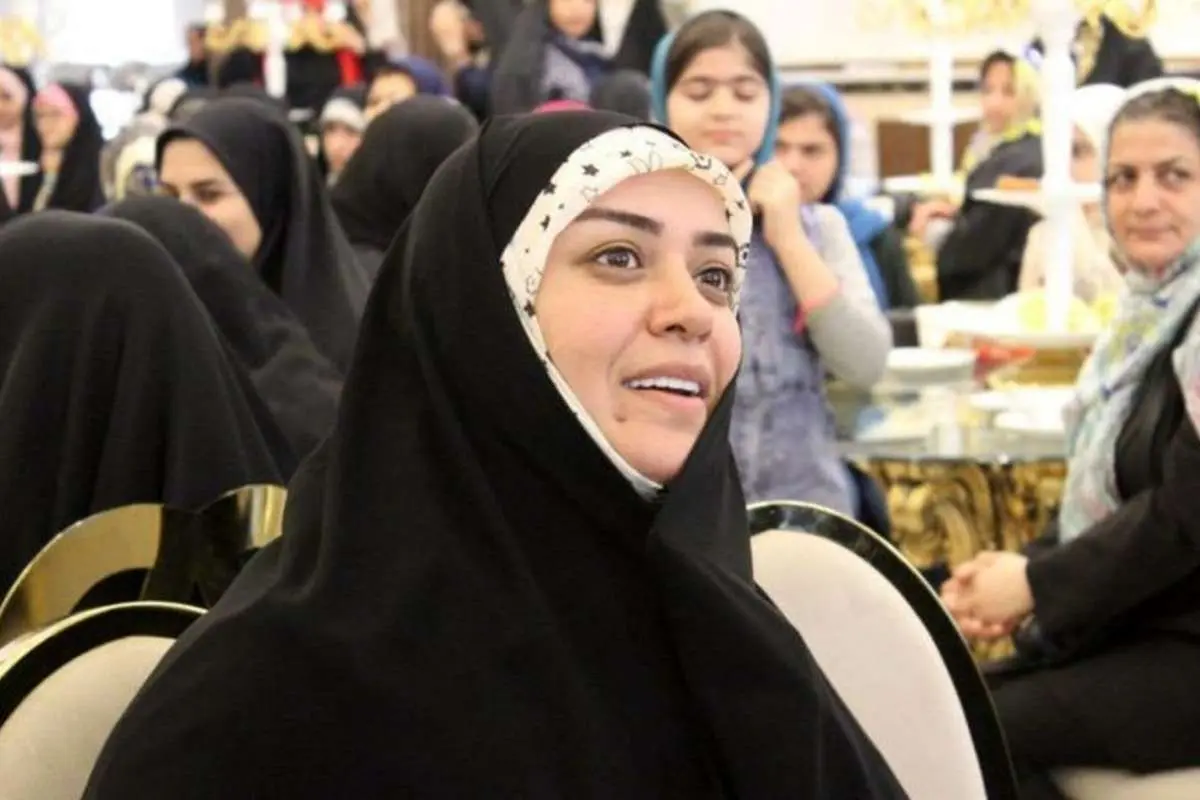 الهام چرخنده در بیمارستان بستری شد؟