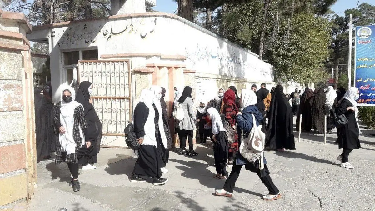 (ویدئو) بازگشایی مدارس دختران هرات؛ طالبان امنیت مدارس را به عهده نمی‌گیرد!