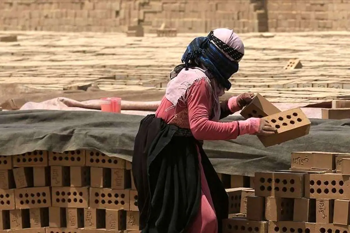 (ویدئو) روایتی عجیب از زنان کار لرستانی