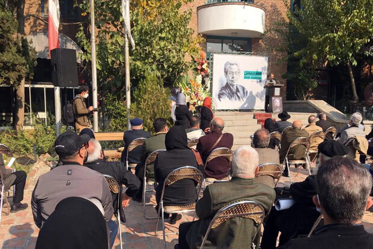 کامبیز درمبخش به خاک سپرده شد