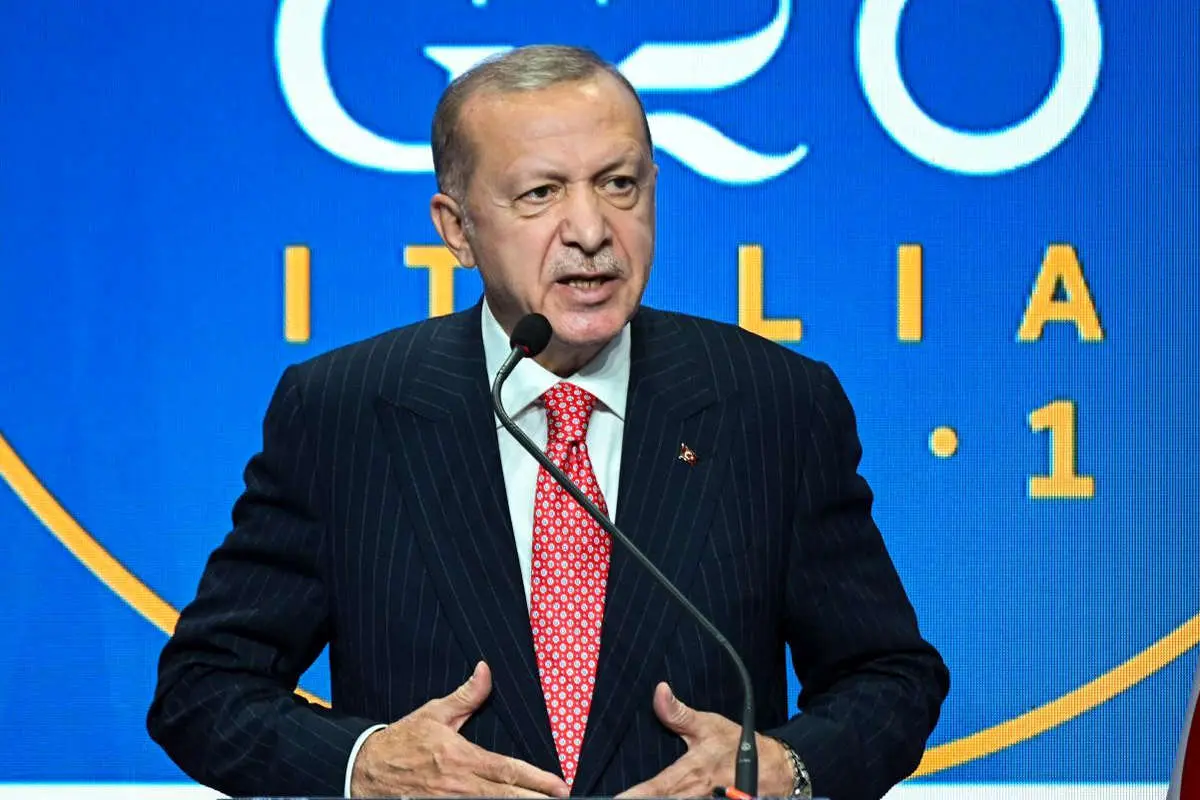 اردوغان به انجام کارهای نمایشی معتاد شده است