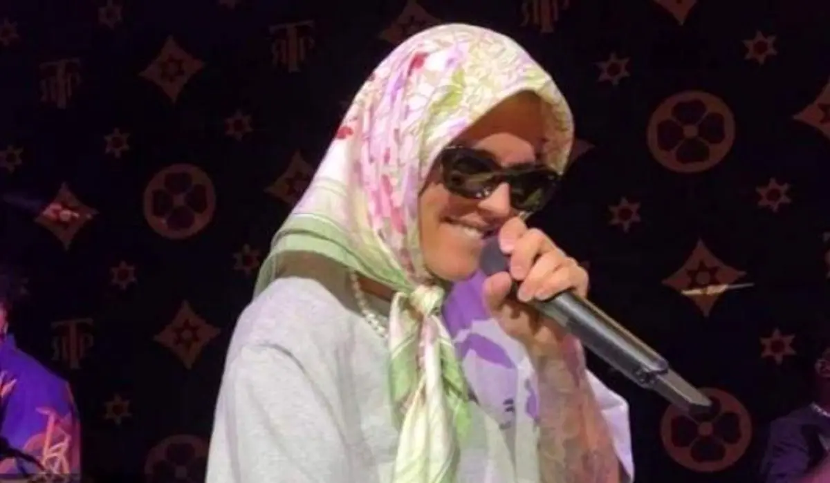 (ویدئو) لباس زنانه جاستین بیبر در کنسرت!