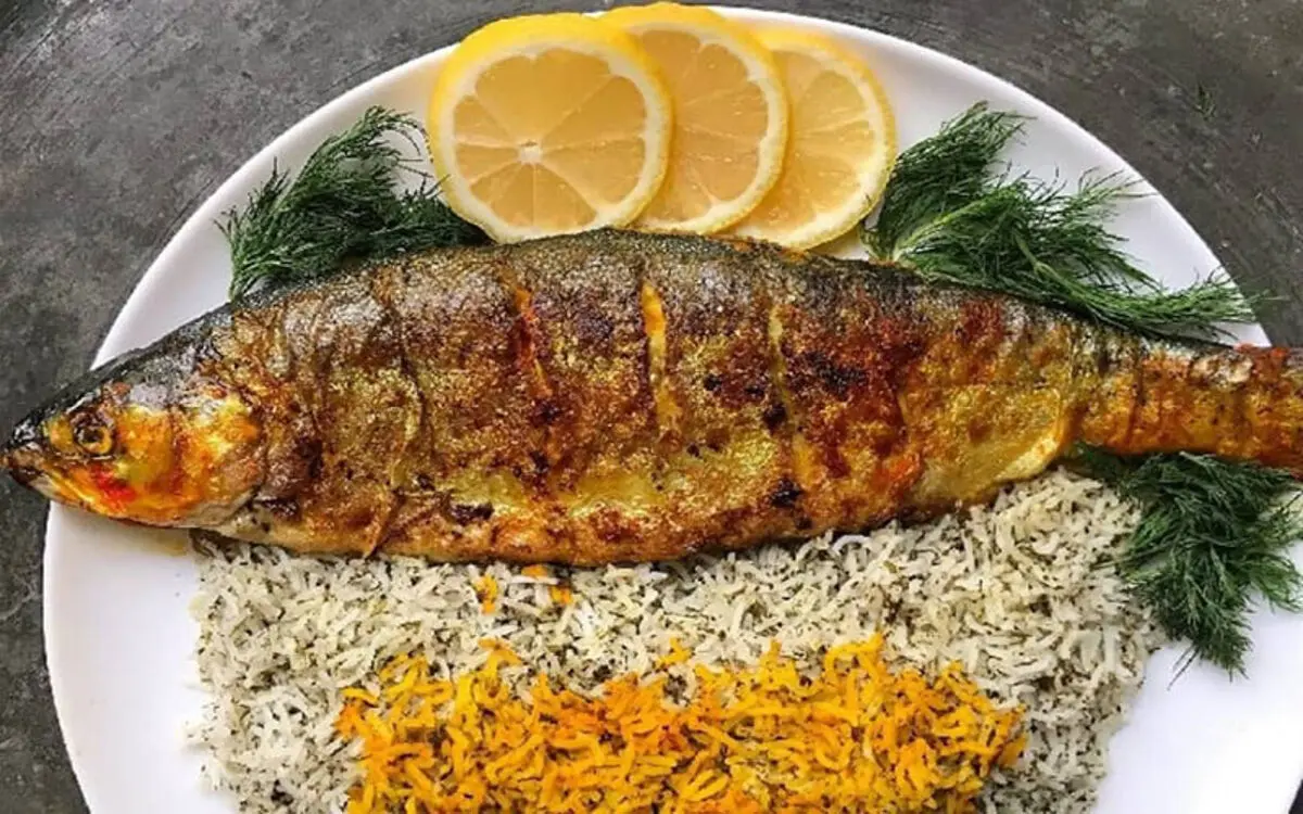 طرز تهیه سبزی‌پلو با ماهی به روش طبخ مازندرانی