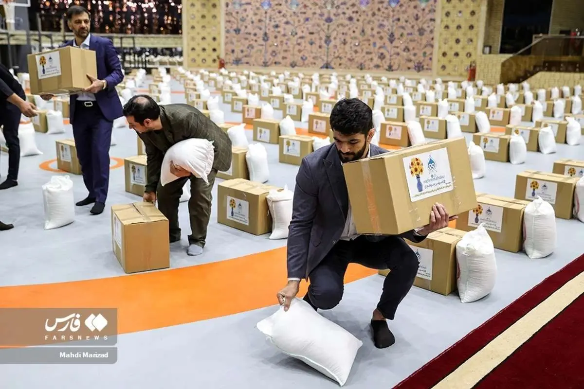 (تصاویر) کمک مؤمنانه قهرمانان کشتی