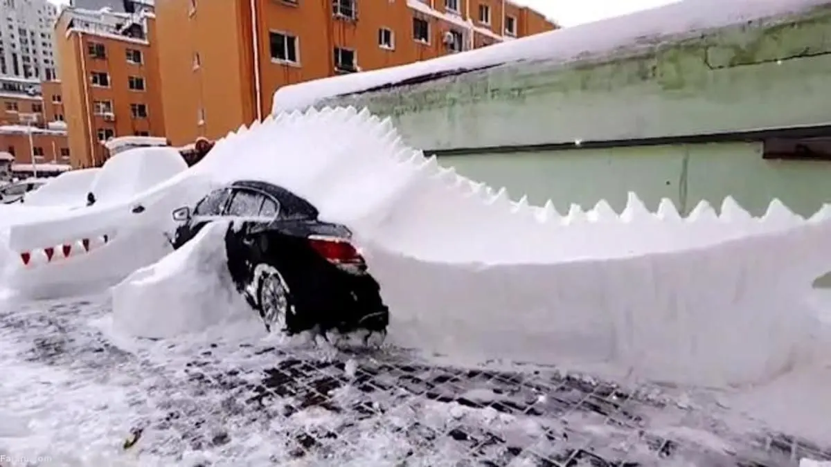 (ویدئو) دفن خودروها زیر برف!