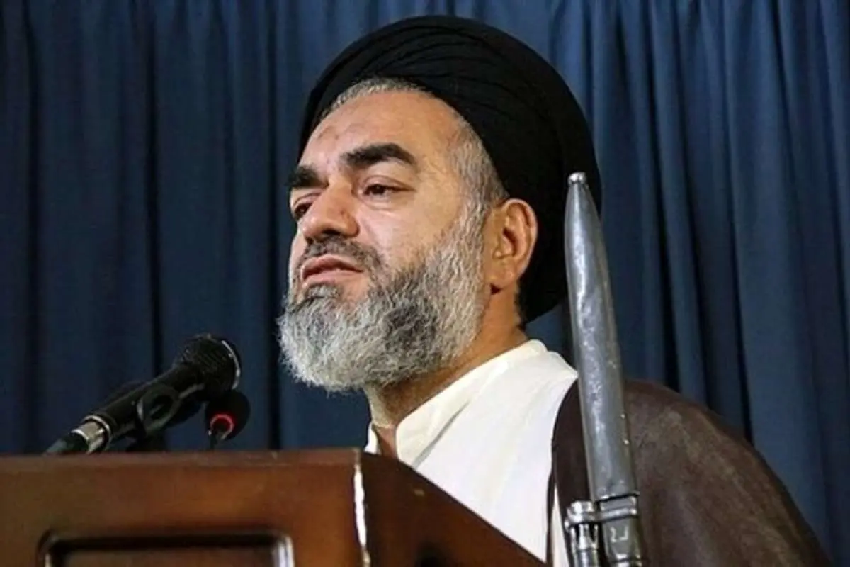 امام جمعه اصفهان: مراجع اجازه کوتاه کردن محاسن را نمیدهند