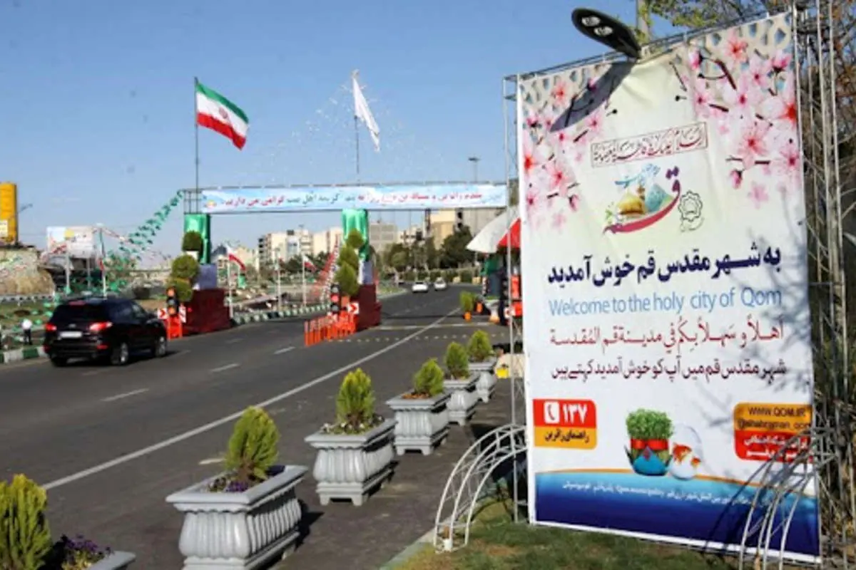 (ویدئو) سقوط هولناک بنر تبلیغاتی در قم