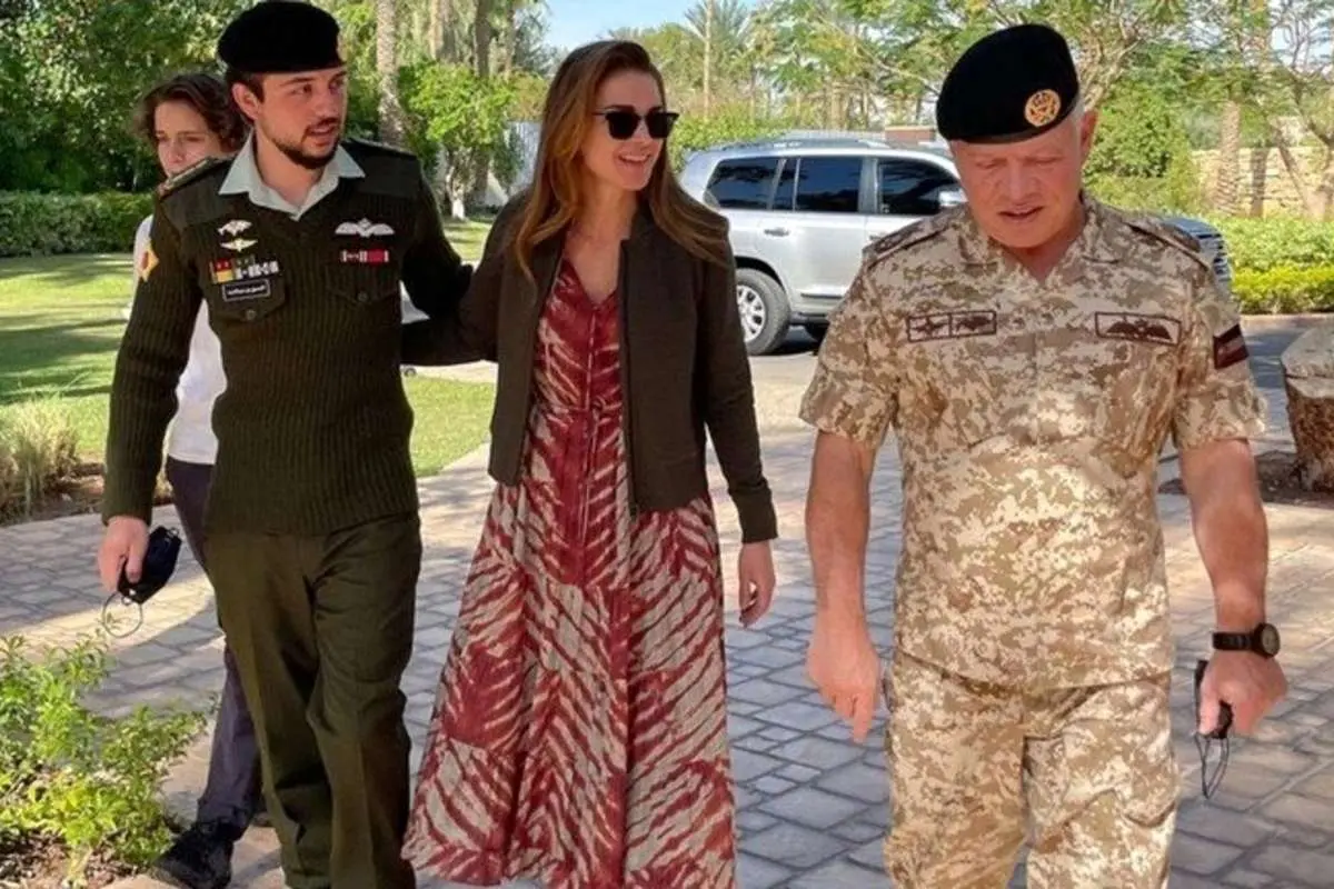 (ویدئو) استقبال ملکه اردن از پسرش پس از ارتقاء درجه