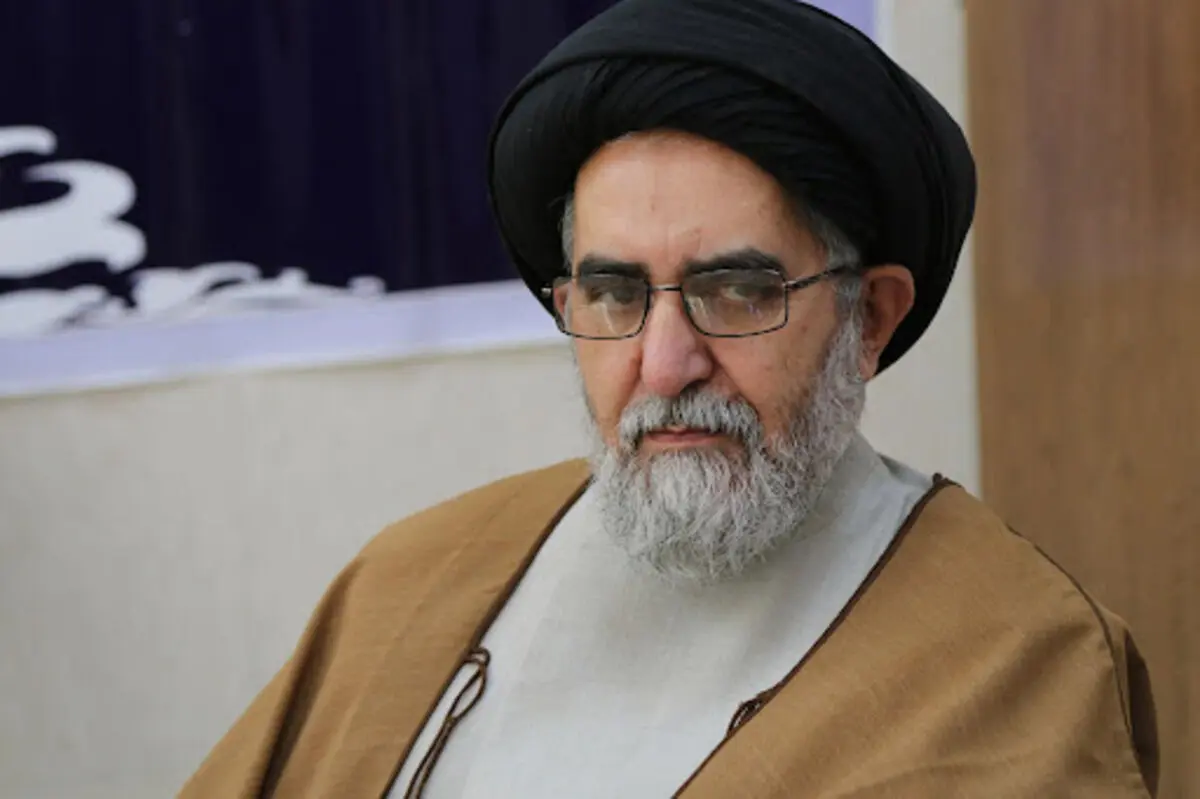 امام جمعه ابرکوه: عده‌ای به بهانه تولید خودرو داخلی، خون مردم را در شیشه کرده‌اند