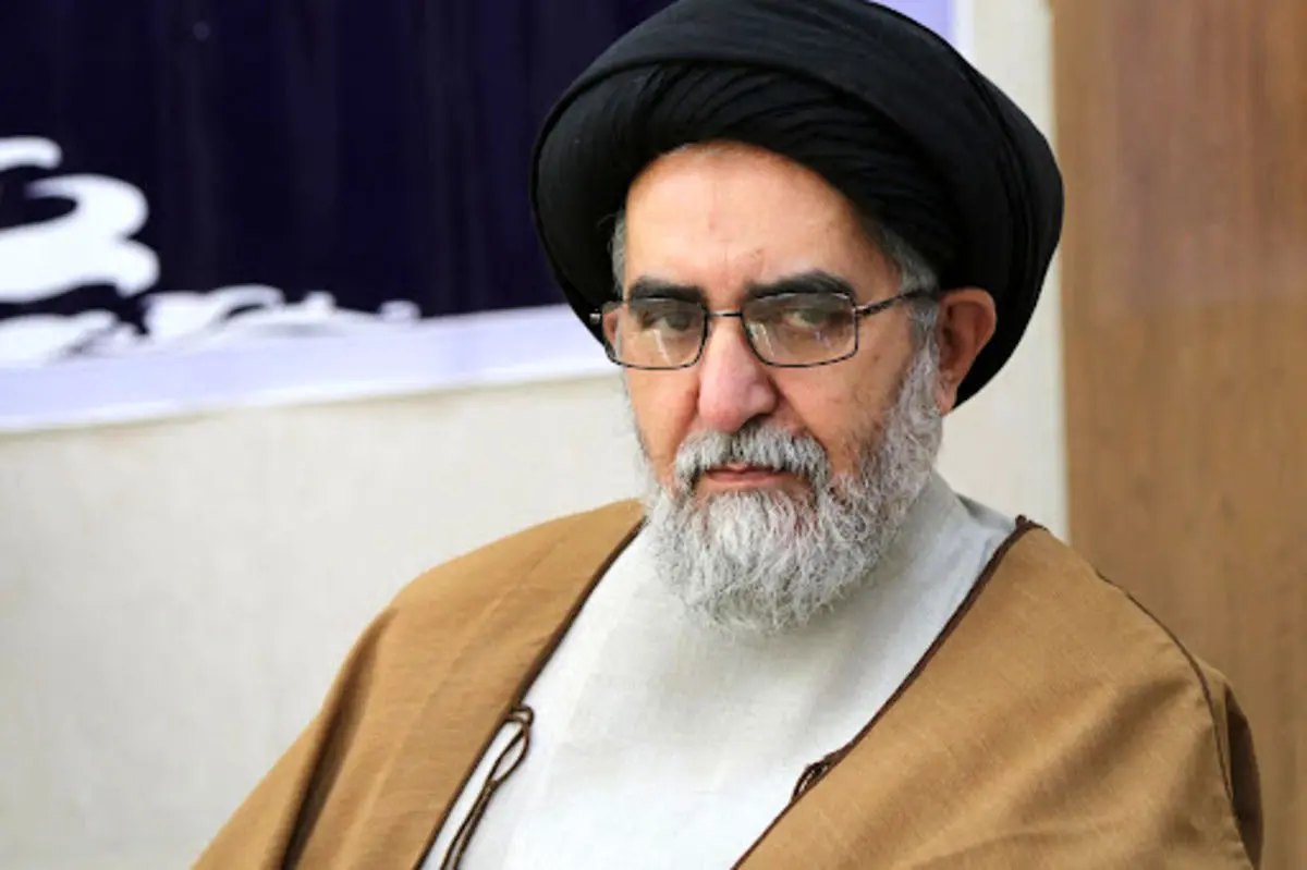امام جمعه ابرکوه: عده‌ای به بهانه تولید خودرو داخلی، خون مردم را در شیشه کرده‌اند