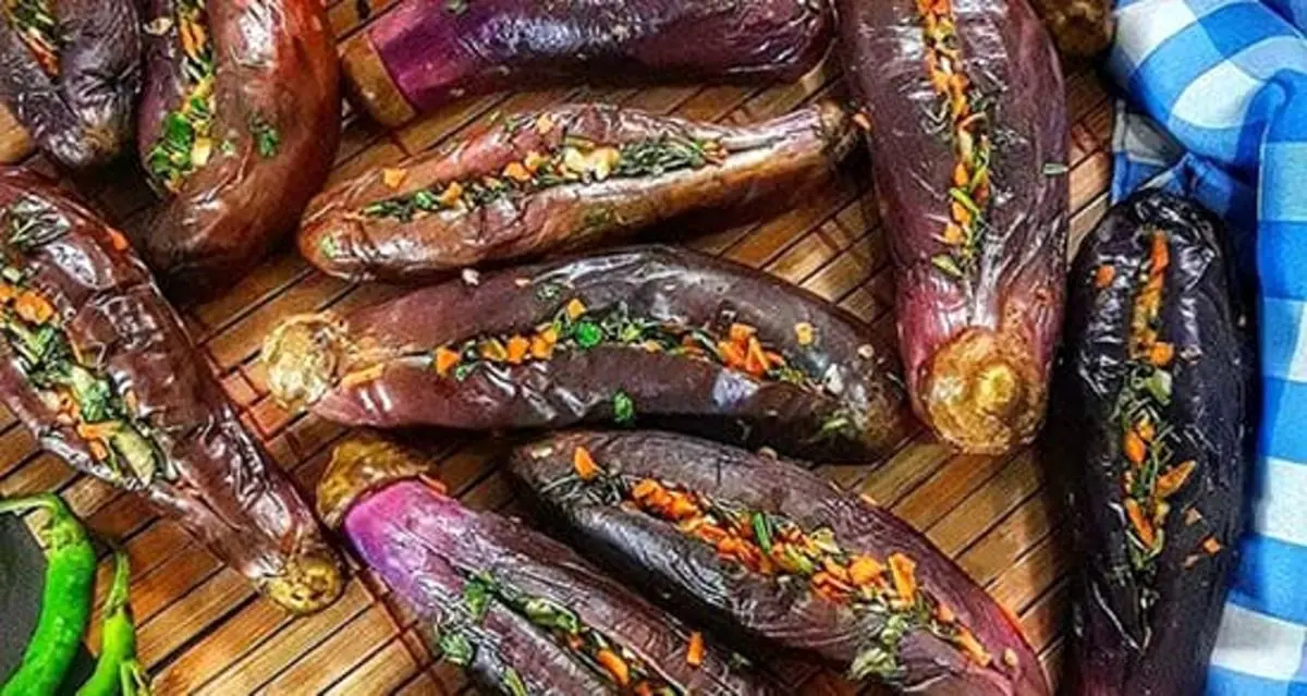 ترشی بادمجان شکم پر با روشی آسان و فوری