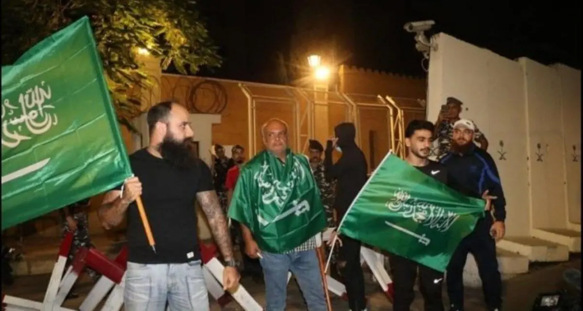 (ویدئو) لشکرکشی سعودی‌ها در لبنان؛ پرچم عربستان کفن من است!