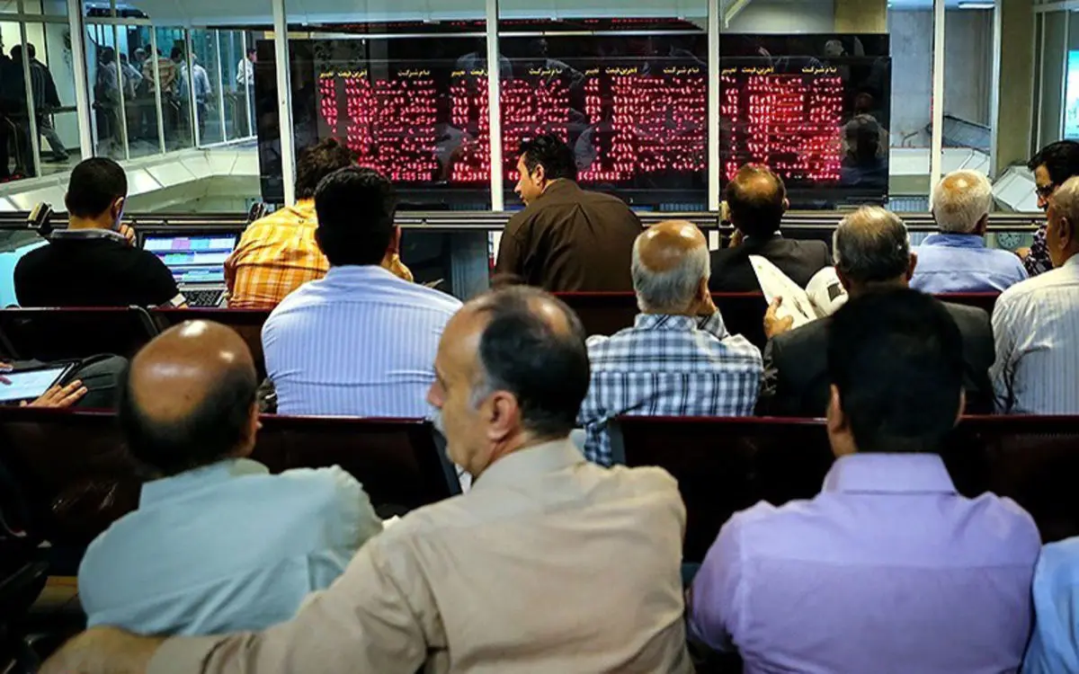 تجمع تعدادی از سهامداران مقابل سازمان بورس
