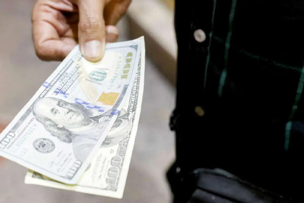 پیشبینی قیمت دلار امروز سهشنبه ۱۱ آبان ۱۴۰۰