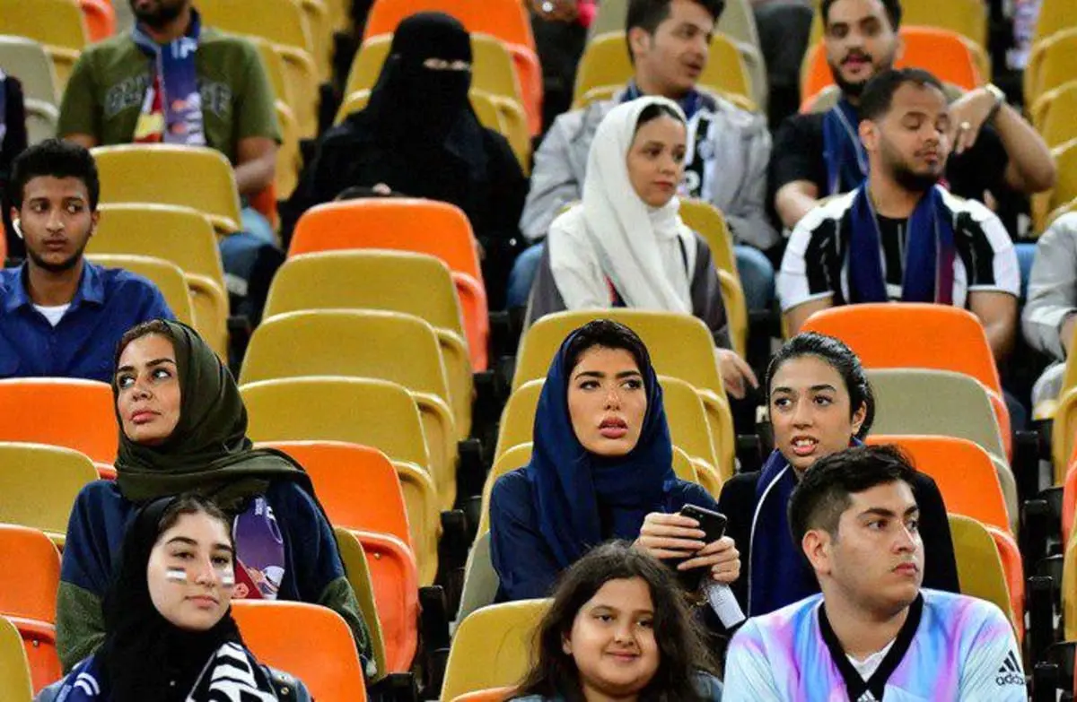 ممنوعیت پوشیدن شلوار در دانشگاه جده عربستان