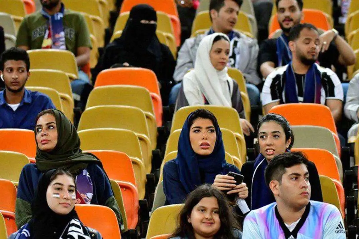 ممنوعیت پوشیدن شلوار در دانشگاه جده عربستان