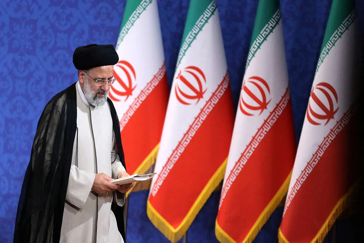 کیهان: چرا به جای تعریف از دولت رئیسی انتقاد می‌کنید؟