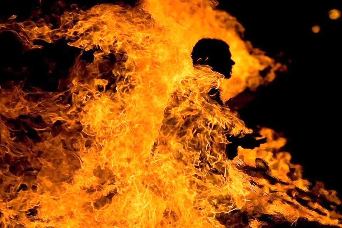 خودسوزی مردی جلوی دادگستری فارس
