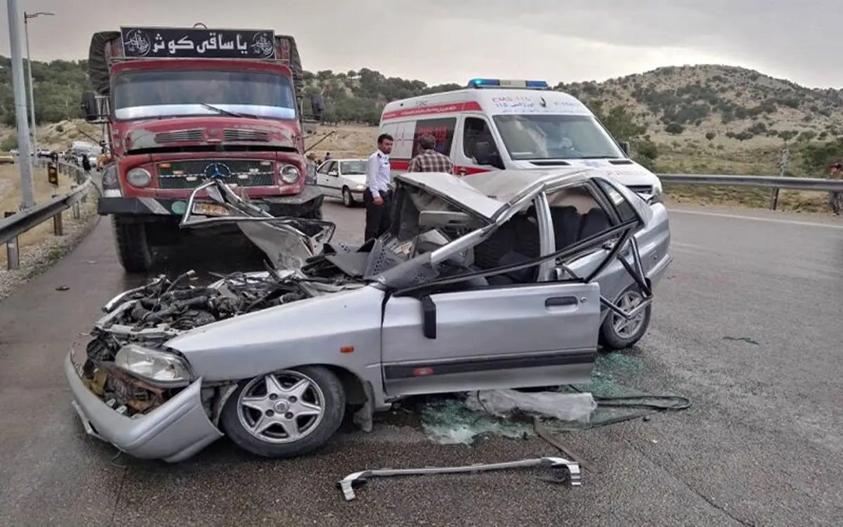 (ویدئو) نجات معجزه آسای راننده پراید در تصادف با تریلر