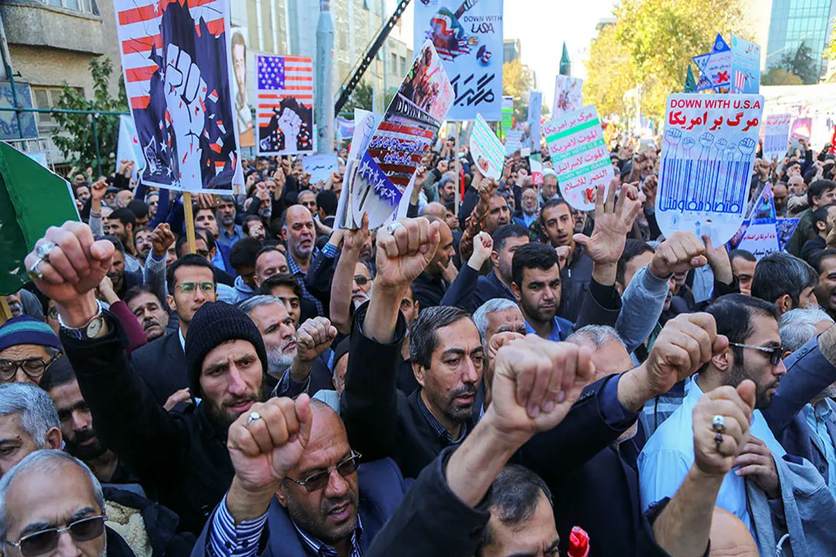 قطعنامه مراسم ۱۳ آبان: هک سامانه بنزین توطئه آمریکا است