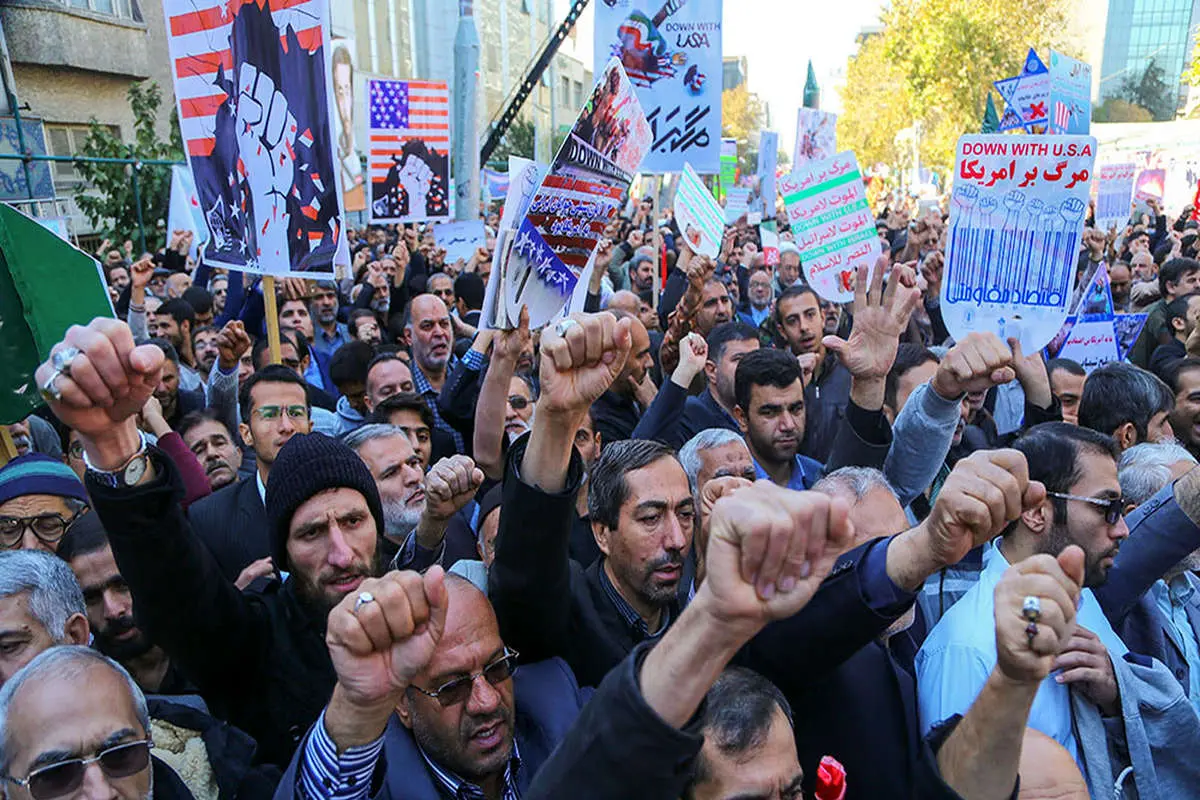 قطعنامه مراسم ۱۳ آبان: هک سامانه بنزین توطئه آمریکا است