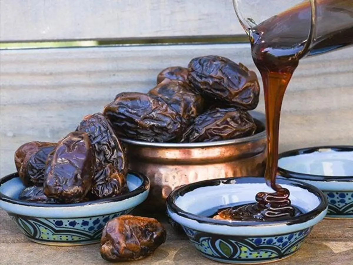 طرز تهیه و خواص شگفت‌انگیز شیره خرما
