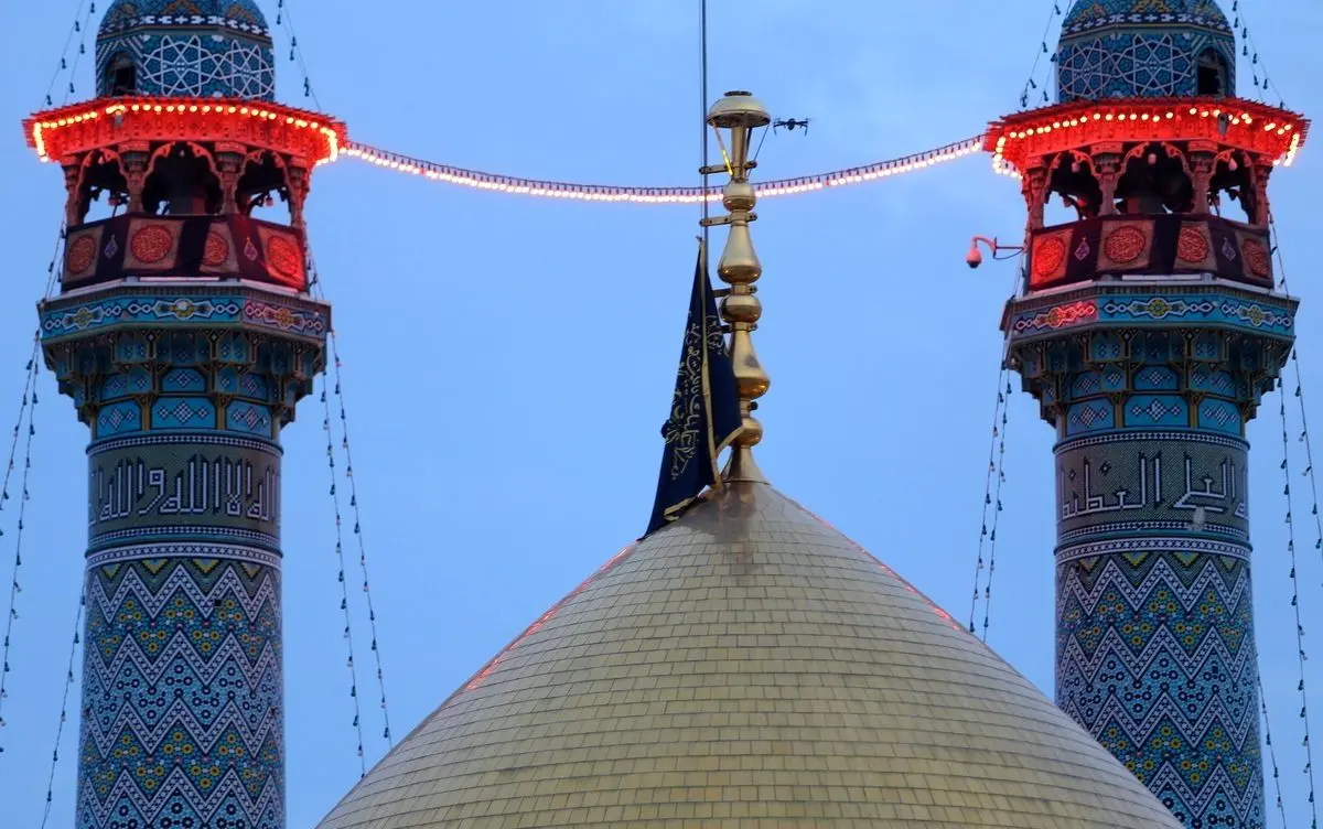 (تصاویر) مراسم تعویض پرچم حرم حضرت معصومه(س)