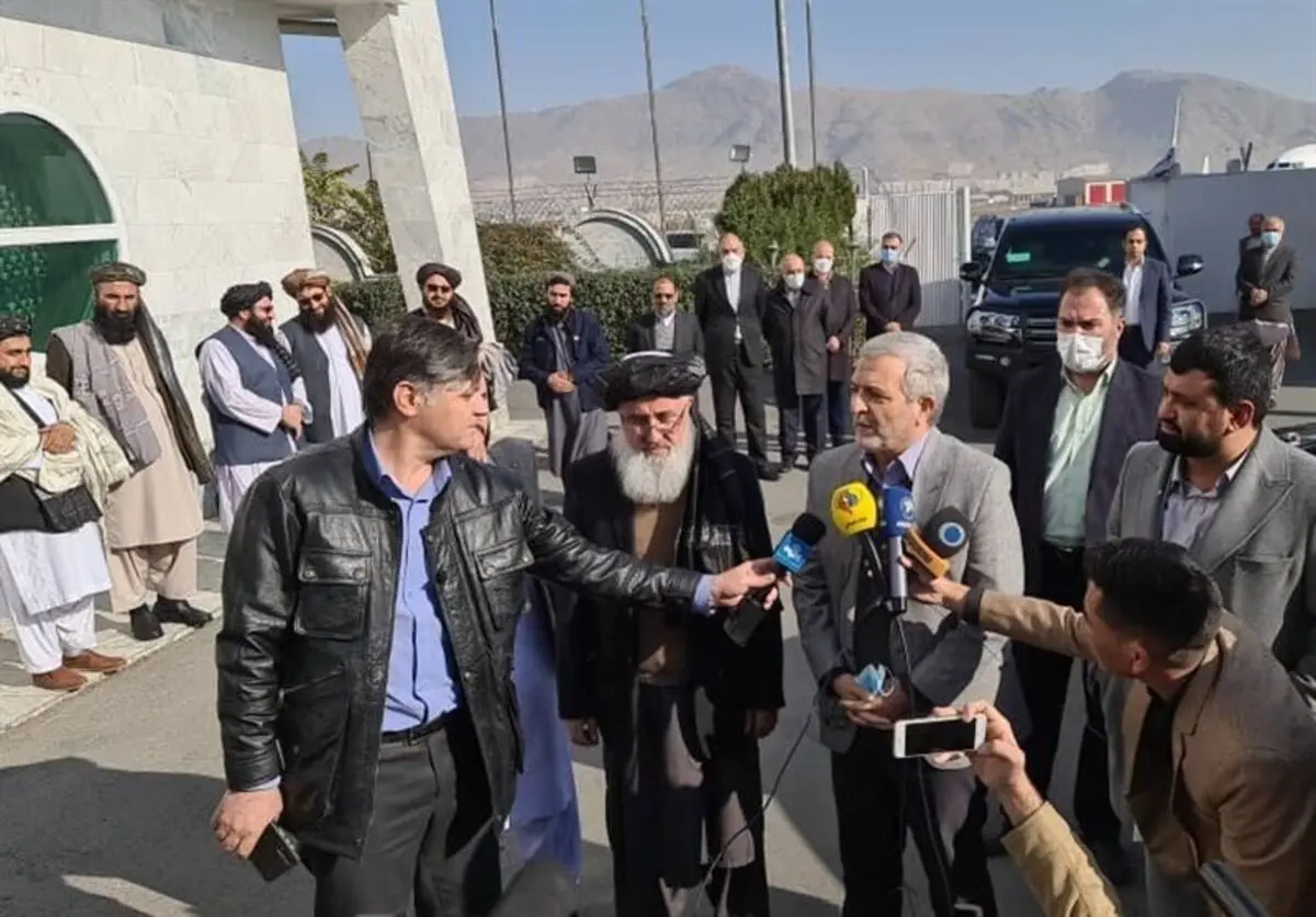 (ویدئو) استقبال گرم وزیر خارجه طالبان از نماینده رئیسی