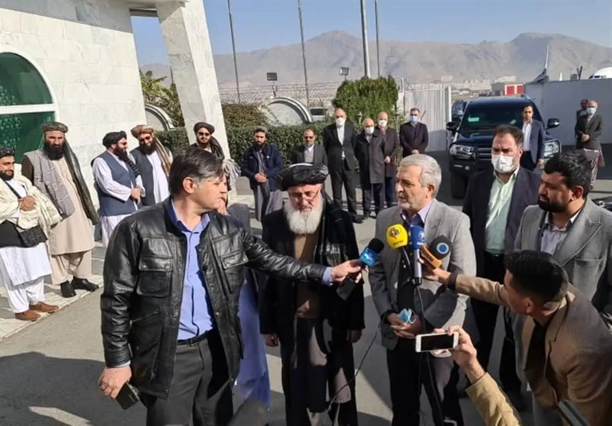 (ویدئو) استقبال گرم وزیر خارجه طالبان از نماینده رئیسی