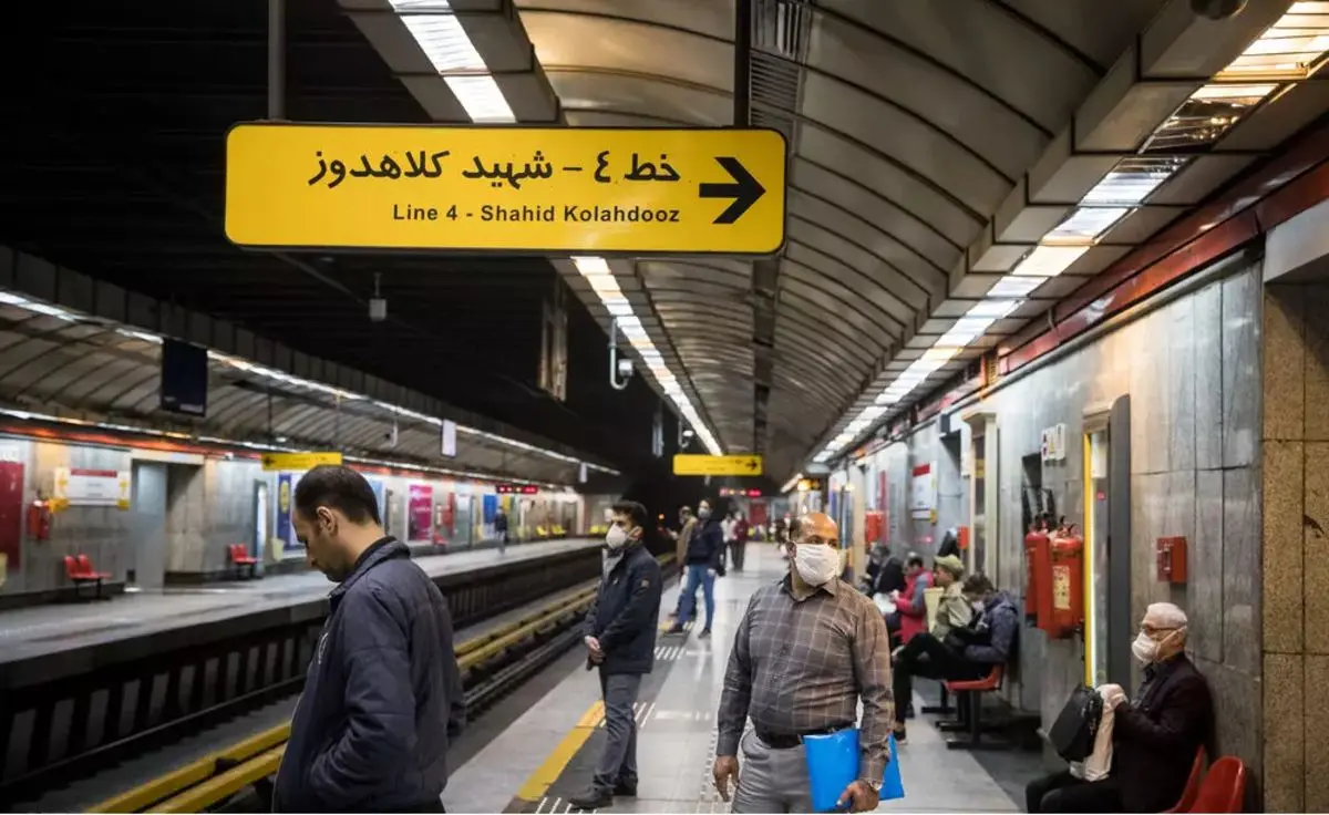 (ویدئو) بدرفتاری یکی از کارمندان مترو با مردم و یک خبرنگار