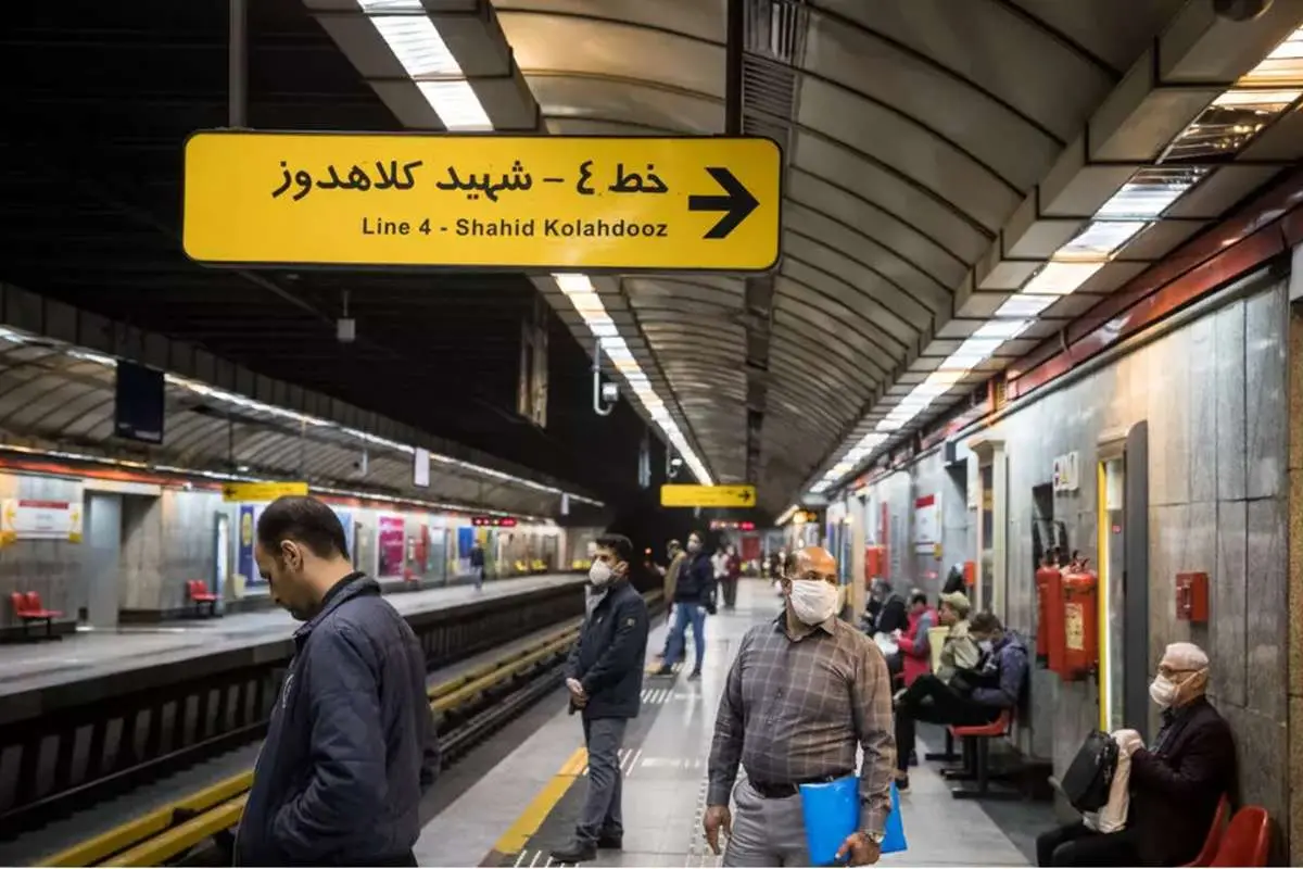 (ویدئو) بدرفتاری یکی از کارمندان مترو با مردم و یک خبرنگار